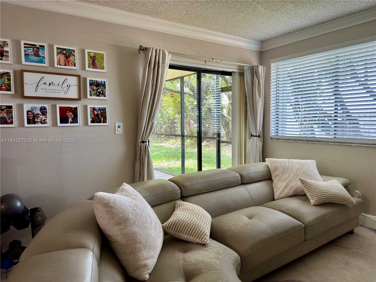 Small Image of 185 LAKEVIEW DR #101, Weston Number 5