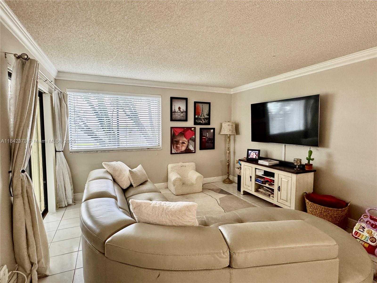 Small Image of 185 LAKEVIEW DR #101, Weston Number 6