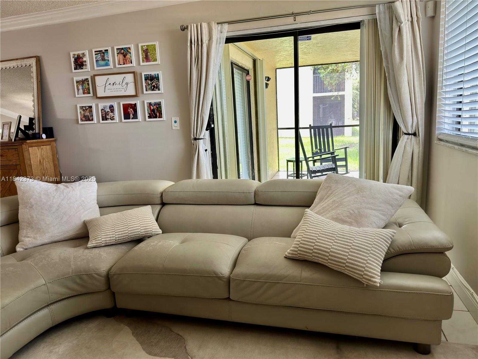 Small Image of 185 LAKEVIEW DR #101, Weston Number 7