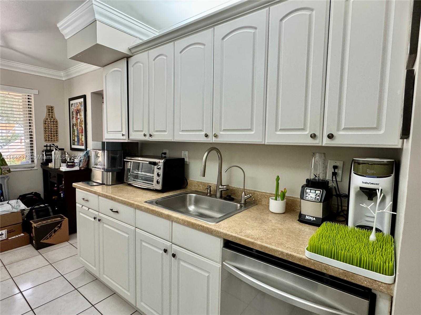 Small Image of 185 LAKEVIEW DR #101, Weston Number 9
