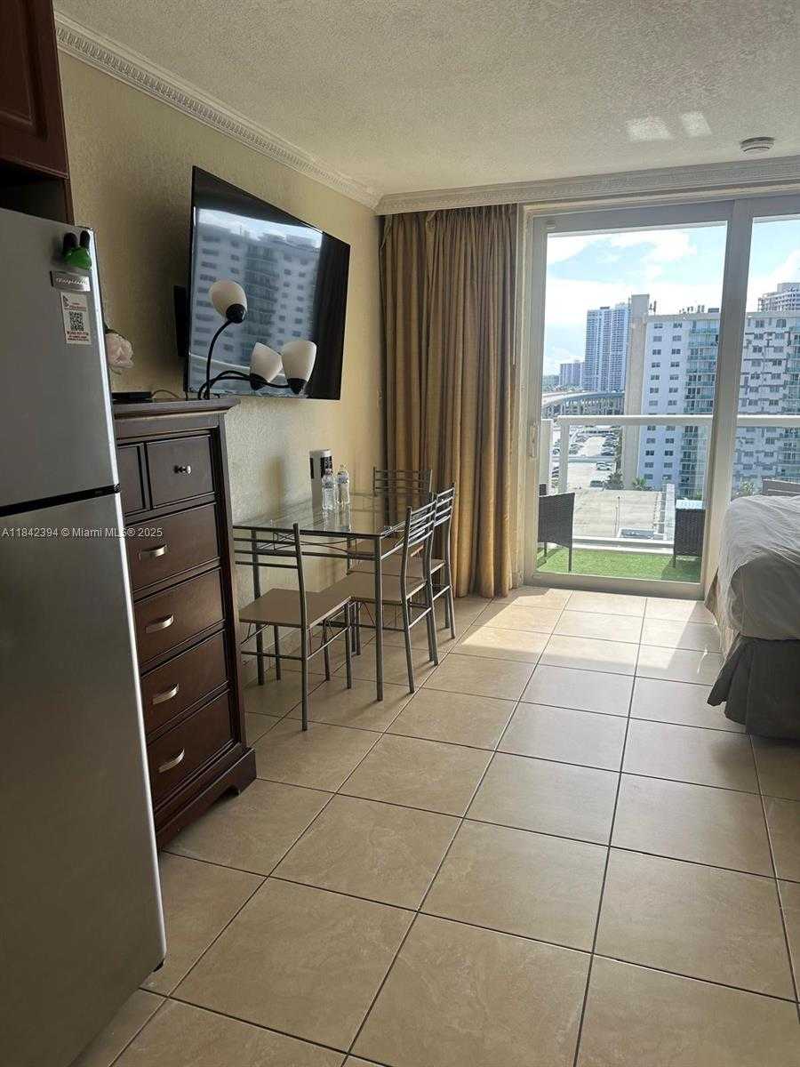 Small Image of 19201 COLLINS AVE #1133, Sunny Isles Beach Number 2