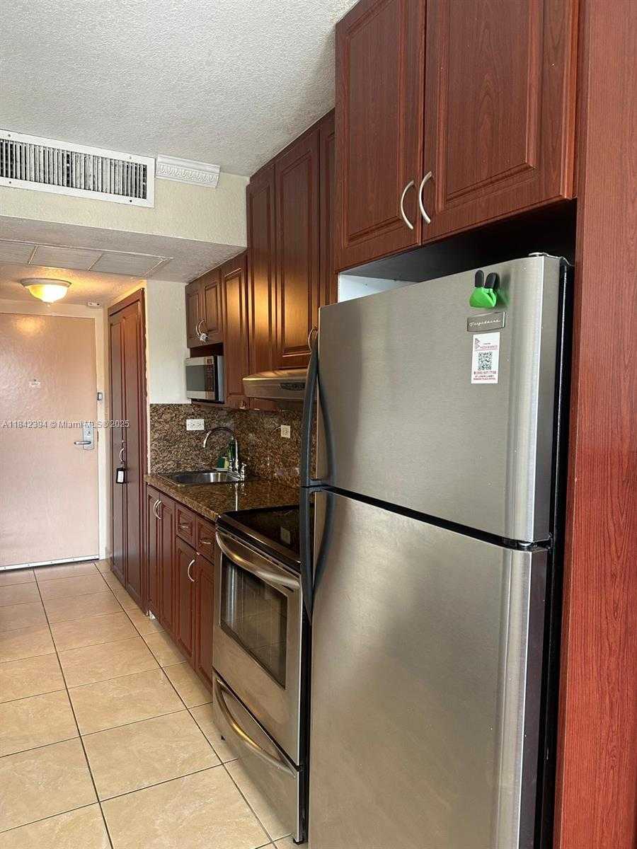 Small Image of 19201 COLLINS AVE #1133, Sunny Isles Beach Number 4