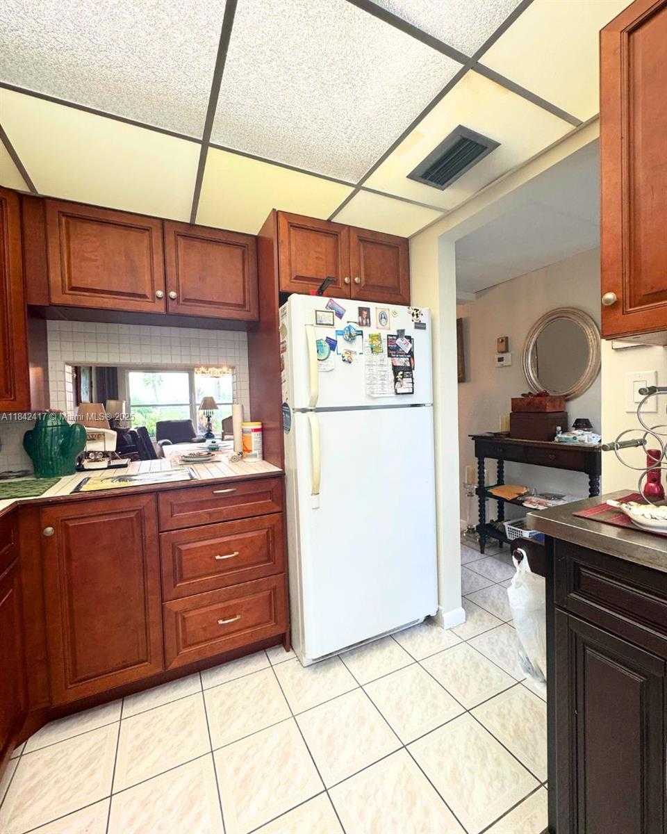 Small Image of 7787 Golf Cir Dr, Margate, FL 33063, USA Number 10