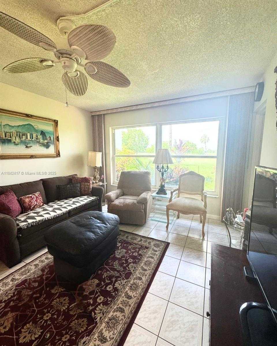 Small Image of 7787 Golf Cir Dr, Margate, FL 33063, USA Number 12
