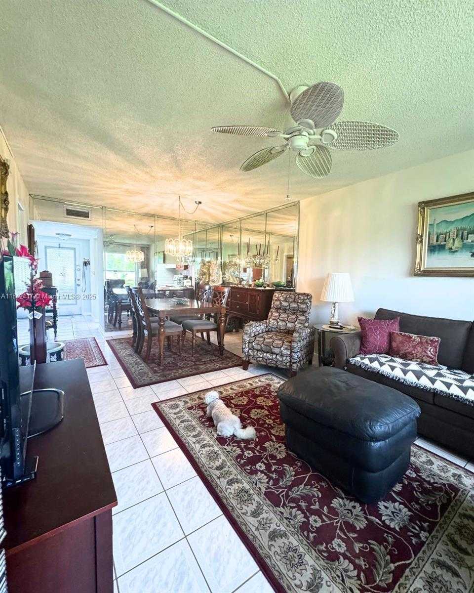 Small Image of 7787 Golf Cir Dr, Margate, FL 33063, USA Number 14