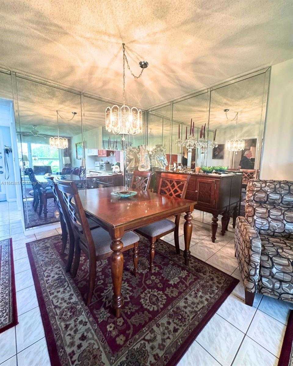 Small Image of 7787 Golf Cir Dr, Margate, FL 33063, USA Number 15
