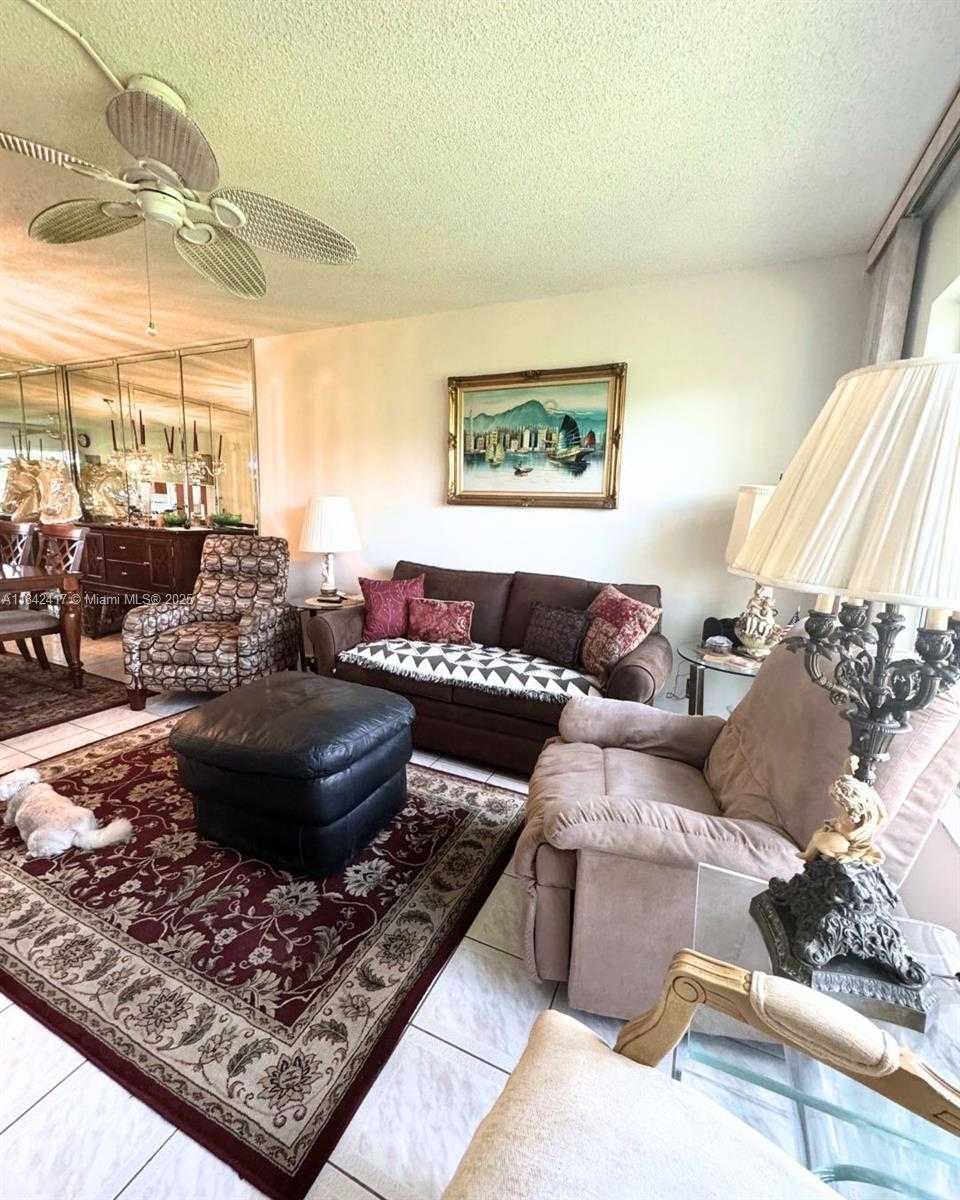 Small Image of 7787 Golf Cir Dr, Margate, FL 33063, USA Number 17