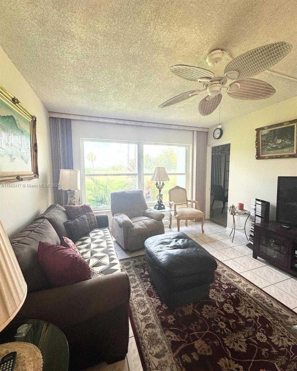 Small Image of 7787 Golf Cir Dr, Margate, FL 33063, USA Number 18