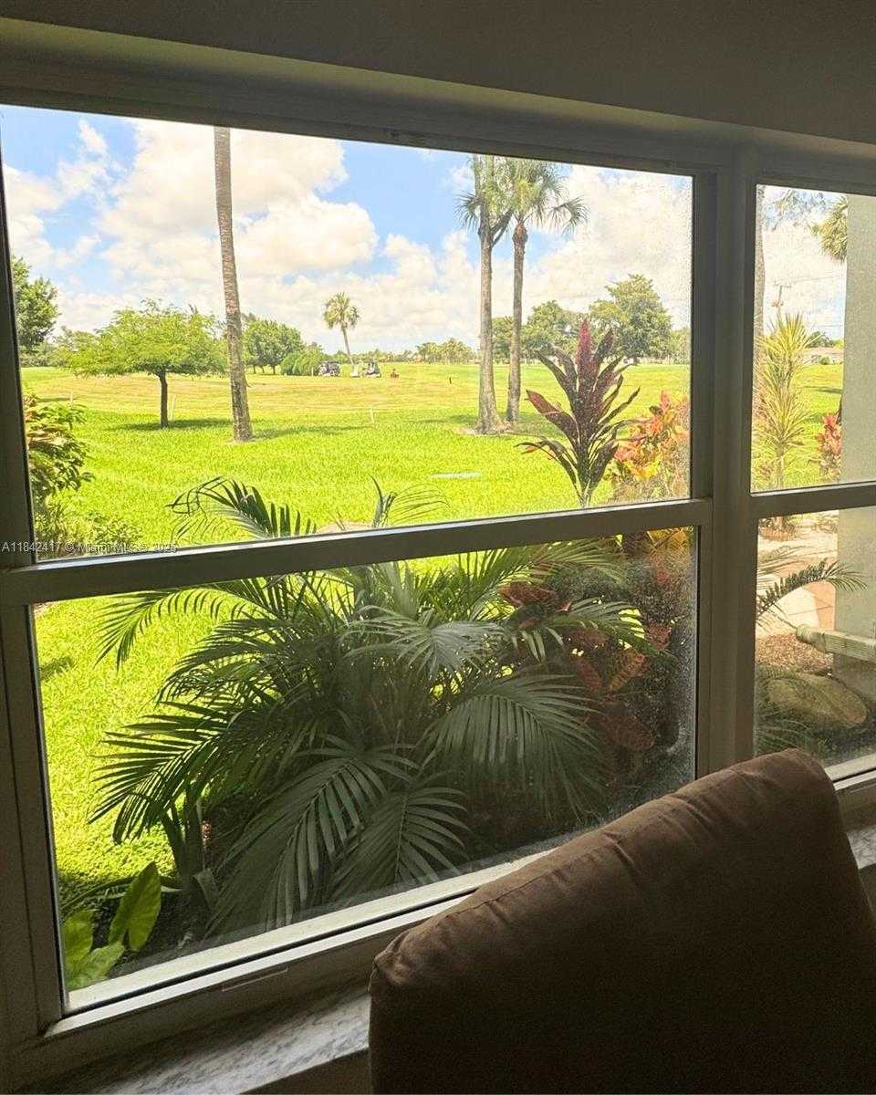 Small Image of 7787 Golf Cir Dr, Margate, FL 33063, USA Number 19