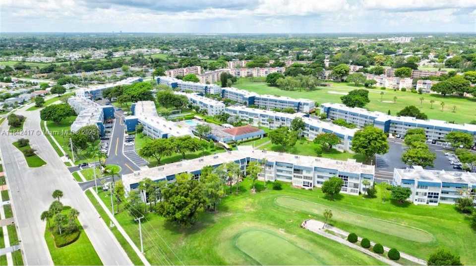 Small Image of 7787 Golf Cir Dr, Margate, FL 33063, USA Number 2