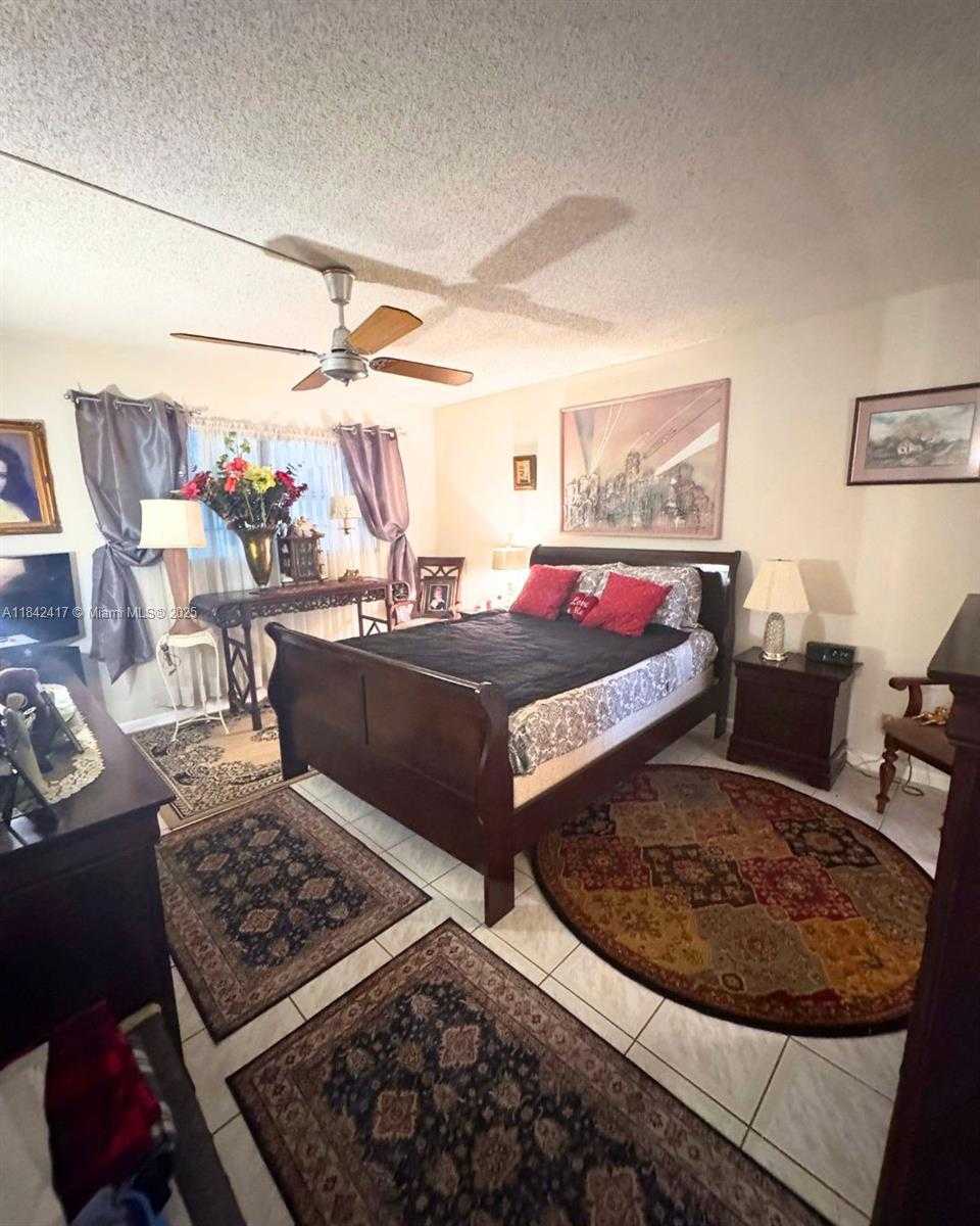 Small Image of 7787 Golf Cir Dr, Margate, FL 33063, USA Number 22