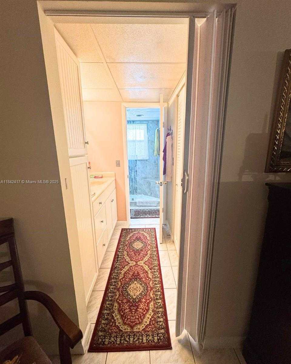 Small Image of 7787 Golf Cir Dr, Margate, FL 33063, USA Number 24