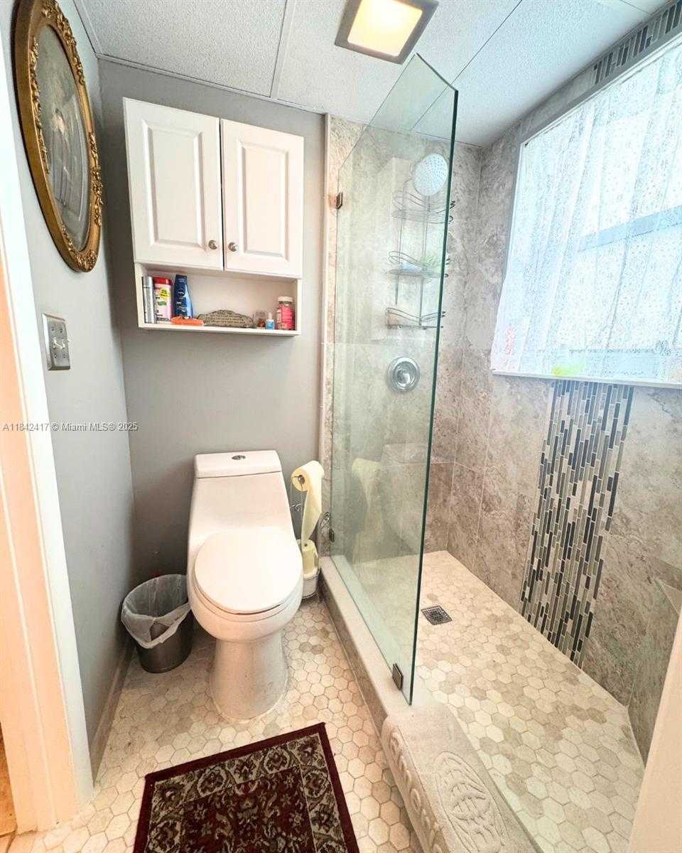 Small Image of 7787 Golf Cir Dr, Margate, FL 33063, USA Number 26
