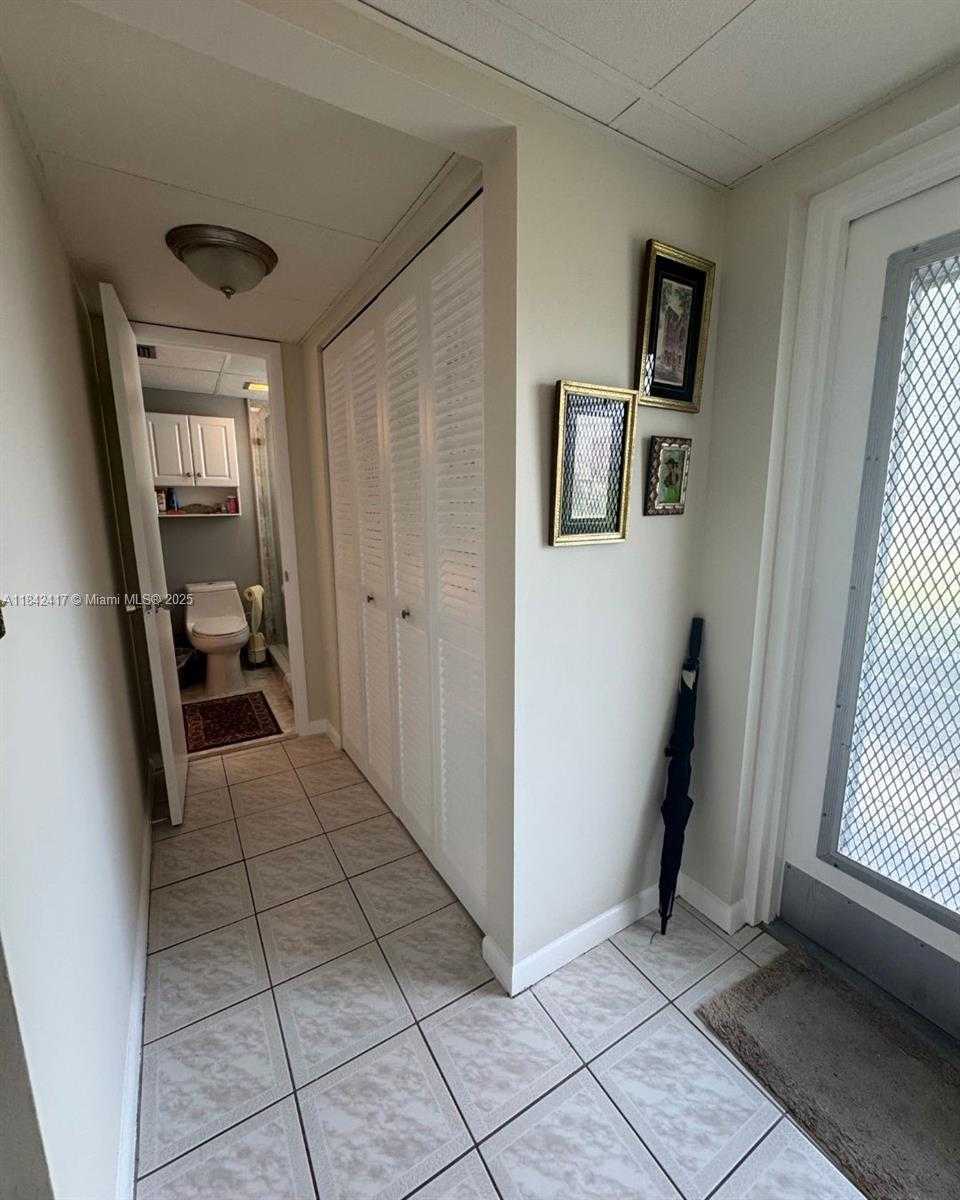 Small Image of 7787 Golf Cir Dr, Margate, FL 33063, USA Number 27