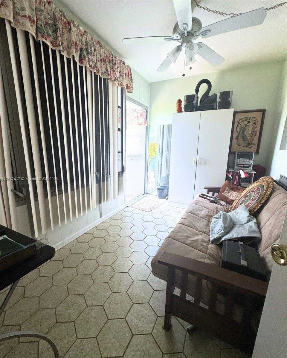 Small Image of 7787 Golf Cir Dr, Margate, FL 33063, USA Number 28