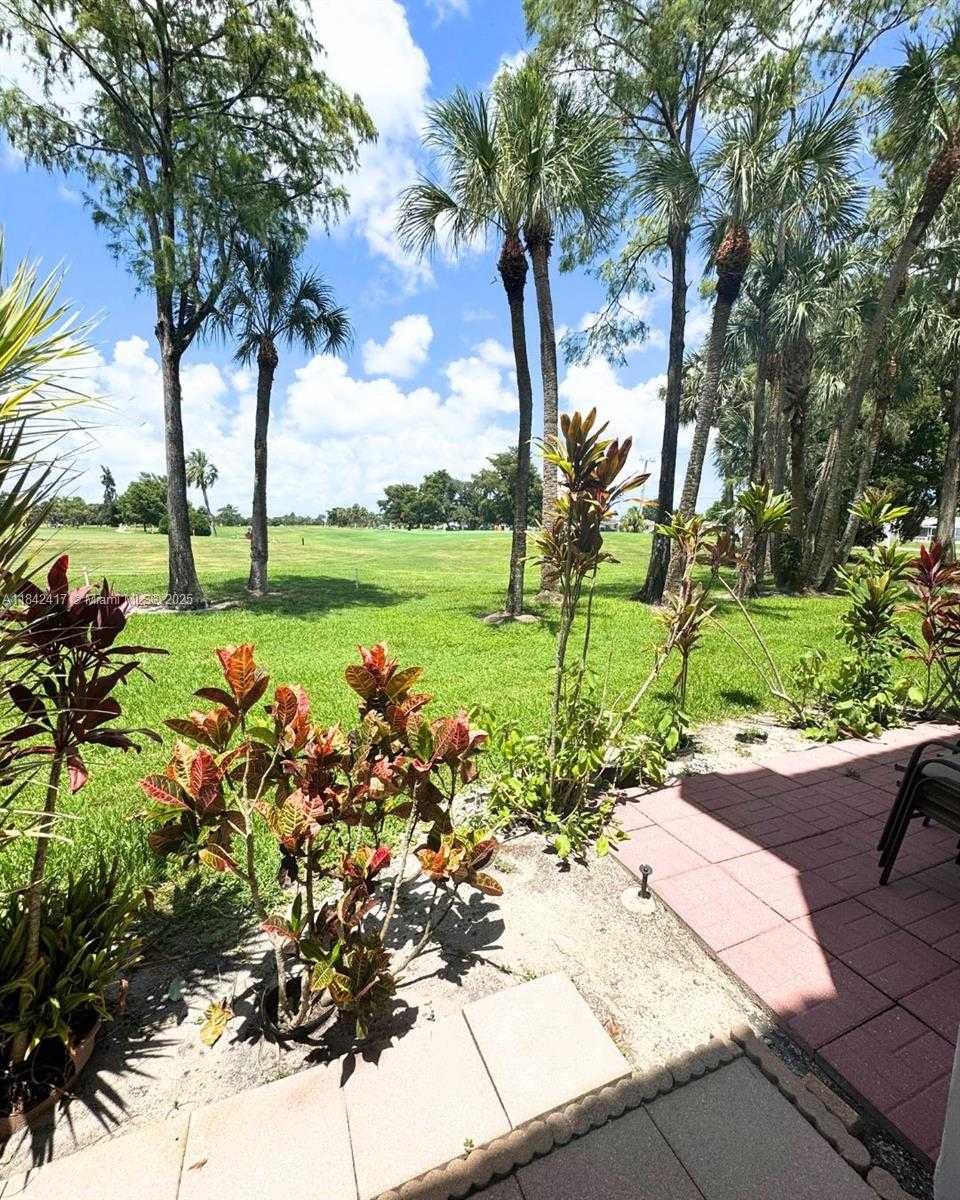 Small Image of 7787 Golf Cir Dr, Margate, FL 33063, USA Number 32