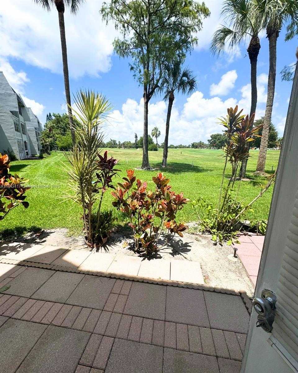 Small Image of 7787 Golf Cir Dr, Margate, FL 33063, USA Number 33