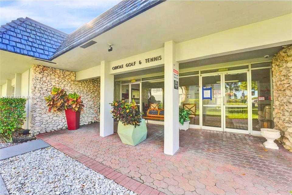 Small Image of 7787 Golf Cir Dr, Margate, FL 33063, USA Number 36