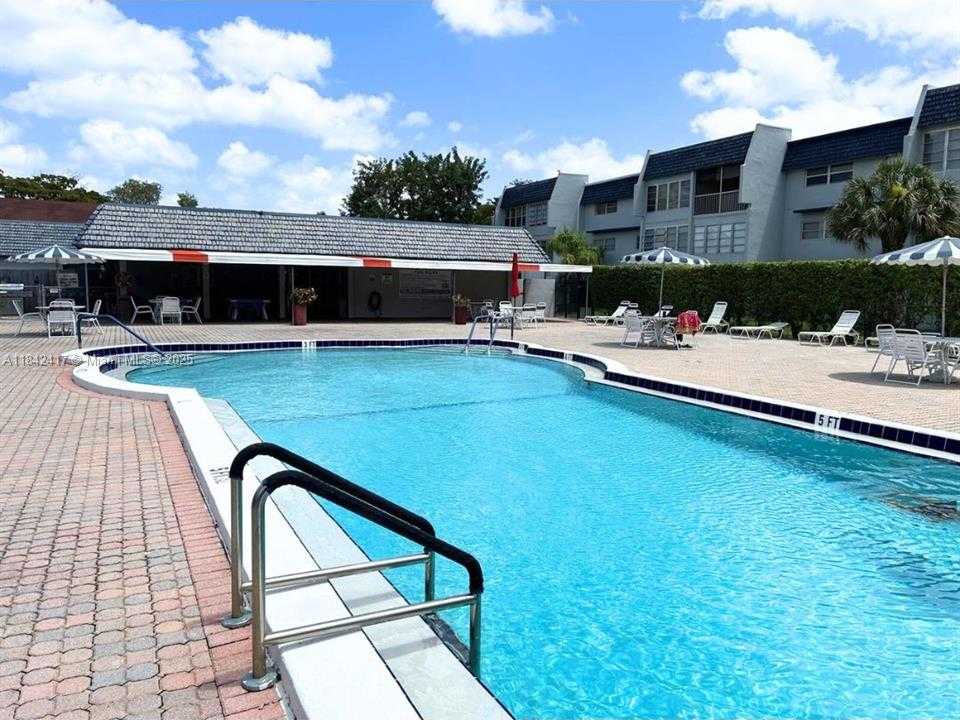 Small Image of 7787 Golf Cir Dr, Margate, FL 33063, USA Number 37