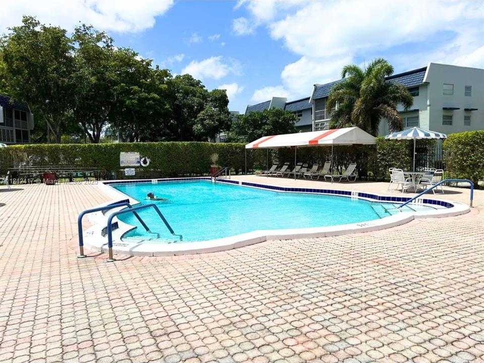 Small Image of 7787 Golf Cir Dr, Margate, FL 33063, USA Number 38