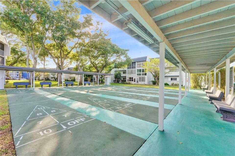 Small Image of 7787 Golf Cir Dr, Margate, FL 33063, USA Number 39