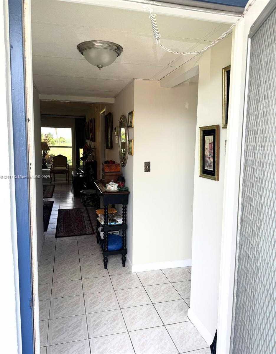 Small Image of 7787 Golf Cir Dr, Margate, FL 33063, USA Number 4