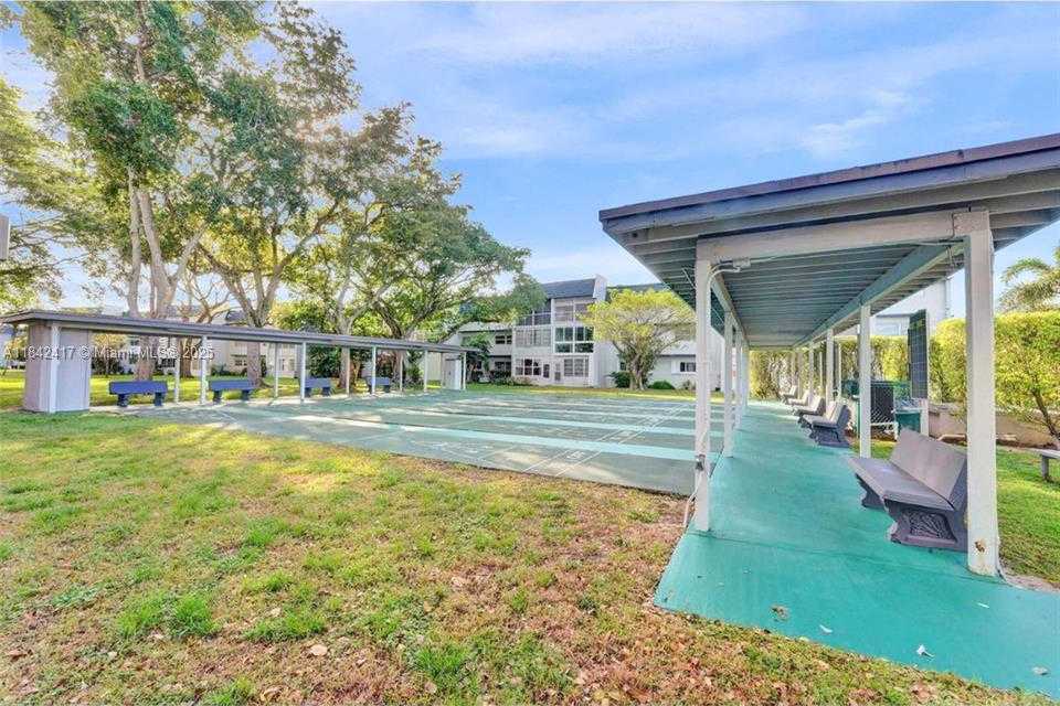 Small Image of 7787 Golf Cir Dr, Margate, FL 33063, USA Number 40