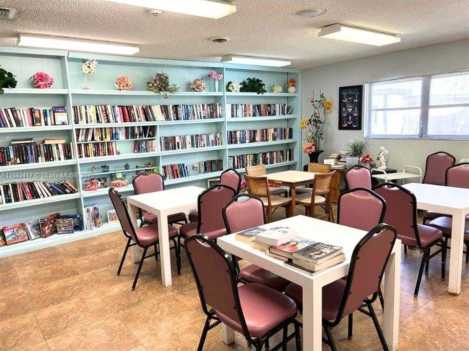 Small Image of 7787 Golf Cir Dr, Margate, FL 33063, USA Number 41