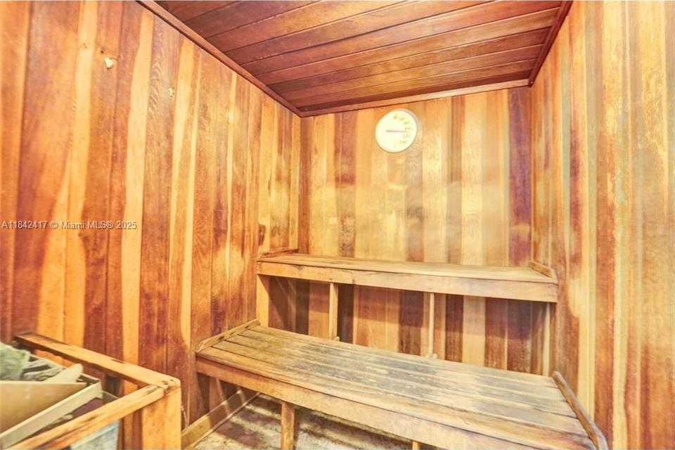 Small Image of 7787 Golf Cir Dr, Margate, FL 33063, USA Number 43