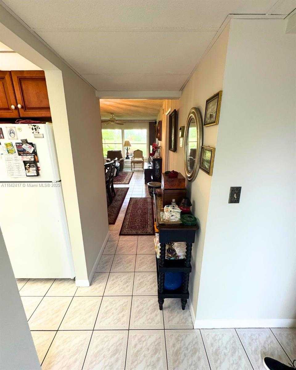 Small Image of 7787 Golf Cir Dr, Margate, FL 33063, USA Number 5