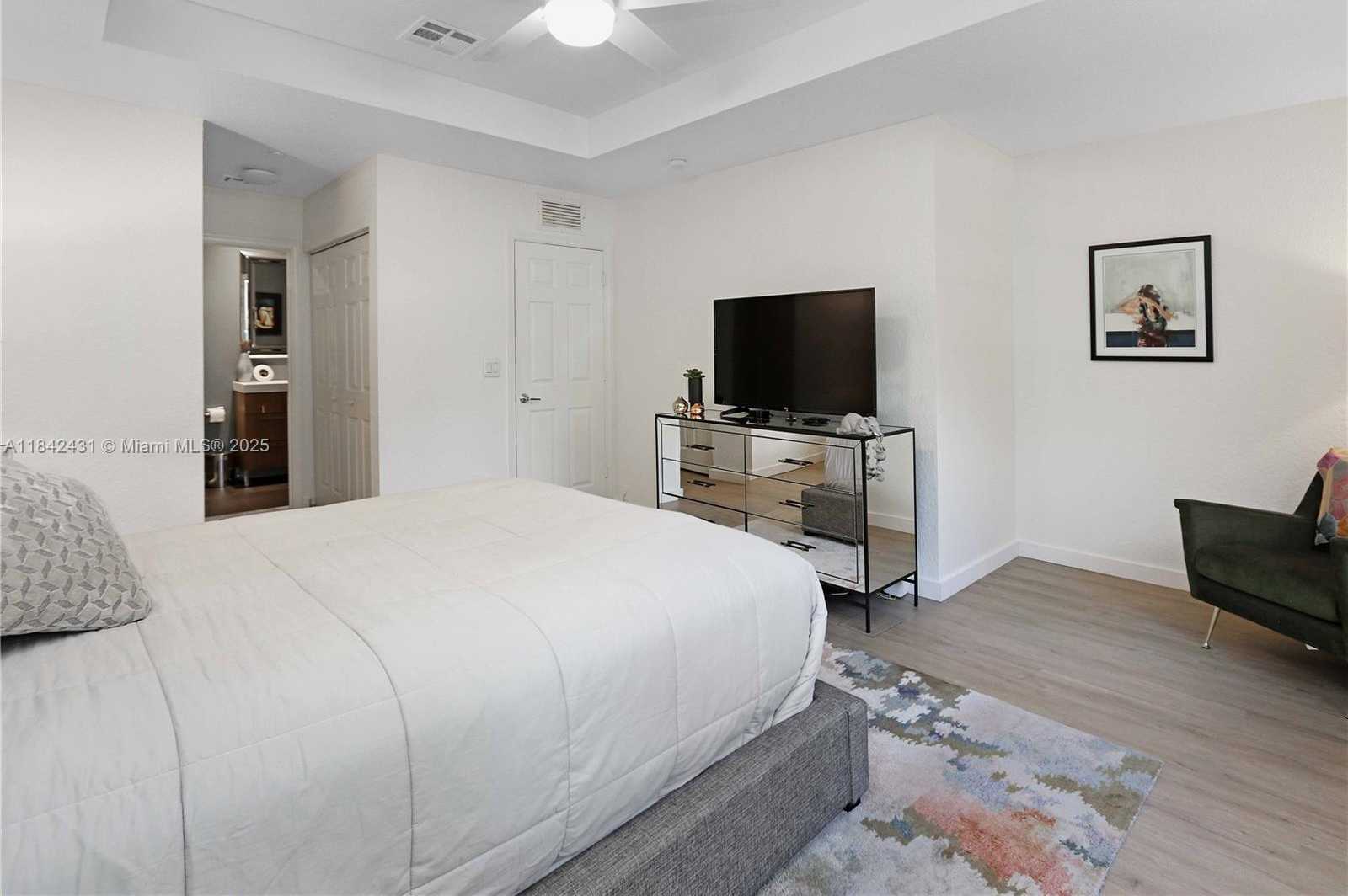 Small Image of 4333 VINEYARD CIR, Weston Number 14
