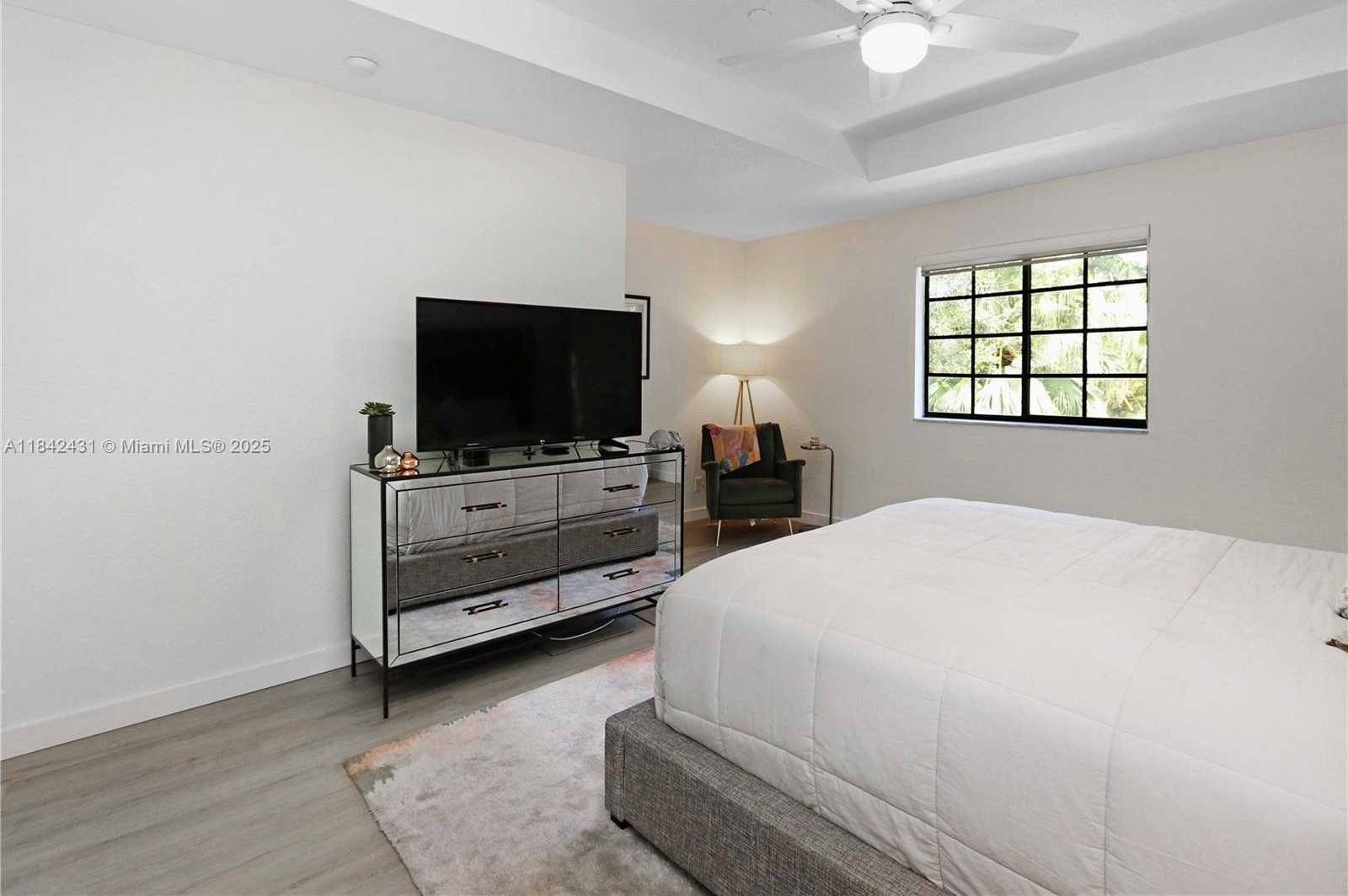 Small Image of 4333 VINEYARD CIR, Weston Number 17