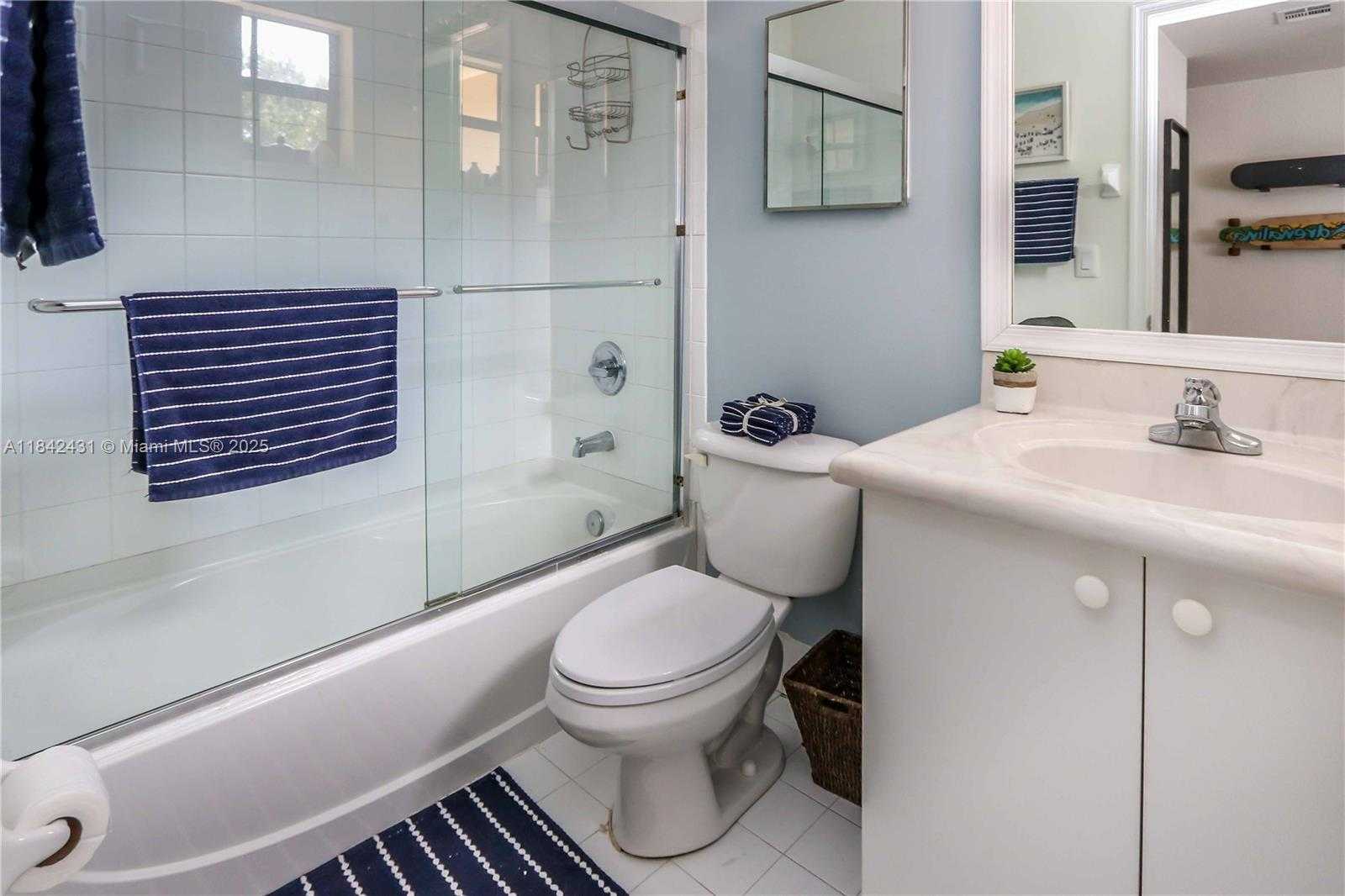 Small Image of 4333 VINEYARD CIR, Weston Number 19