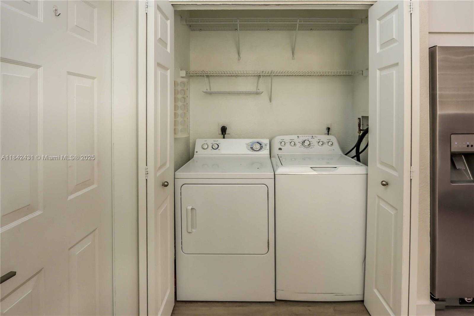 Small Image of 4333 VINEYARD CIR, Weston Number 20