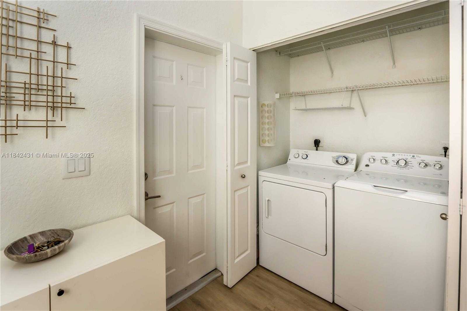 Small Image of 4333 VINEYARD CIR, Weston Number 21
