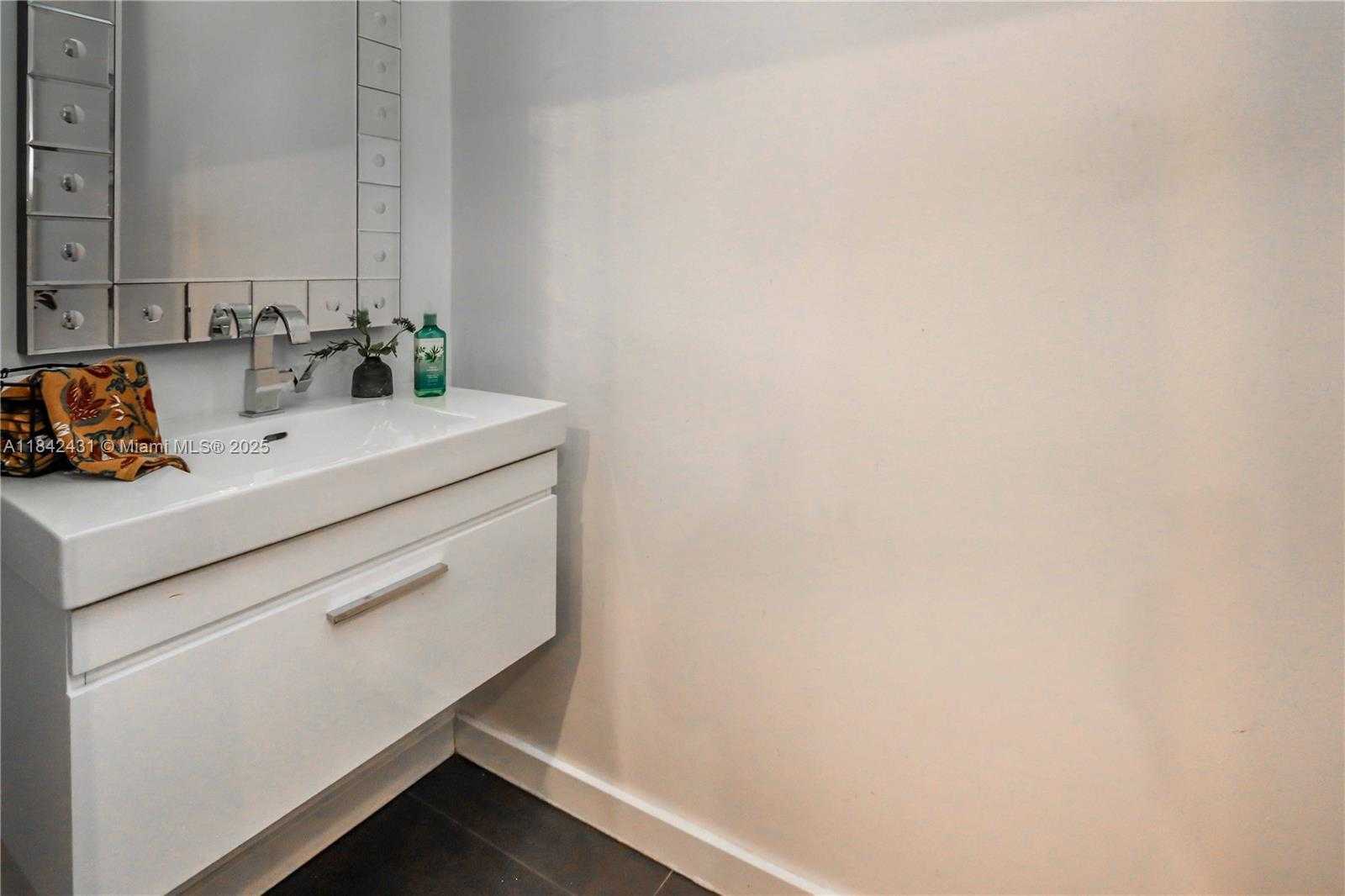Small Image of 4333 VINEYARD CIR, Weston Number 22