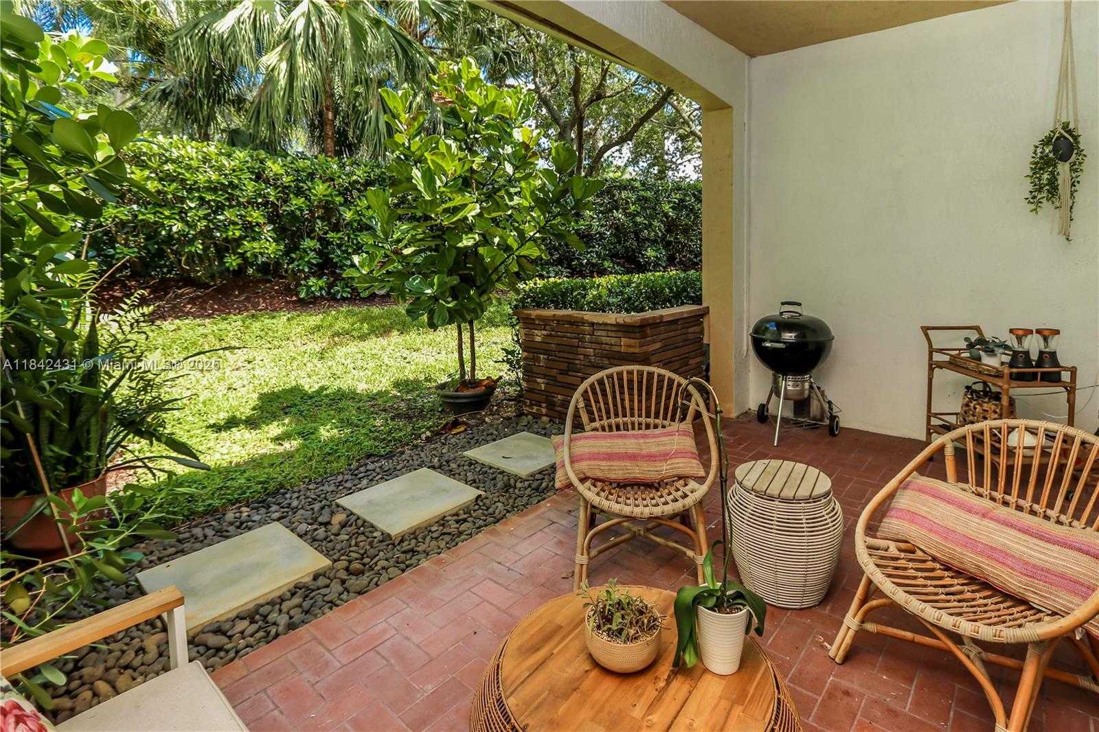 Small Image of 4333 VINEYARD CIR, Weston Number 23