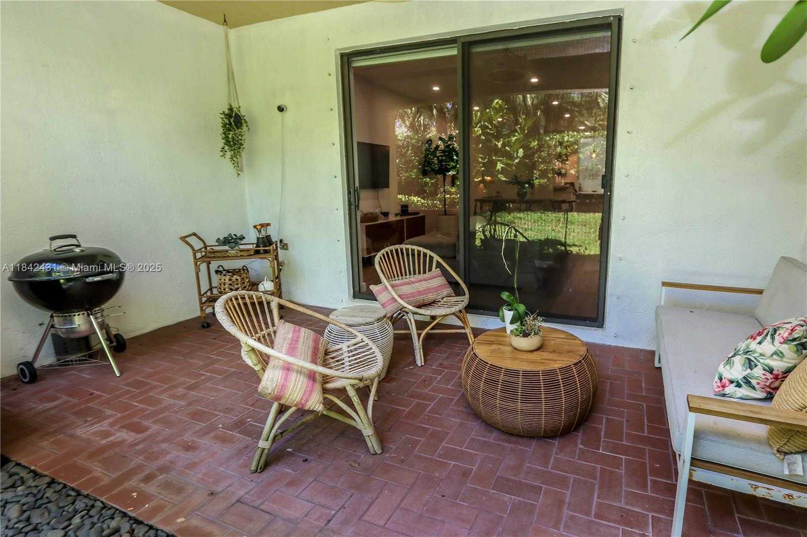 Small Image of 4333 VINEYARD CIR, Weston Number 24