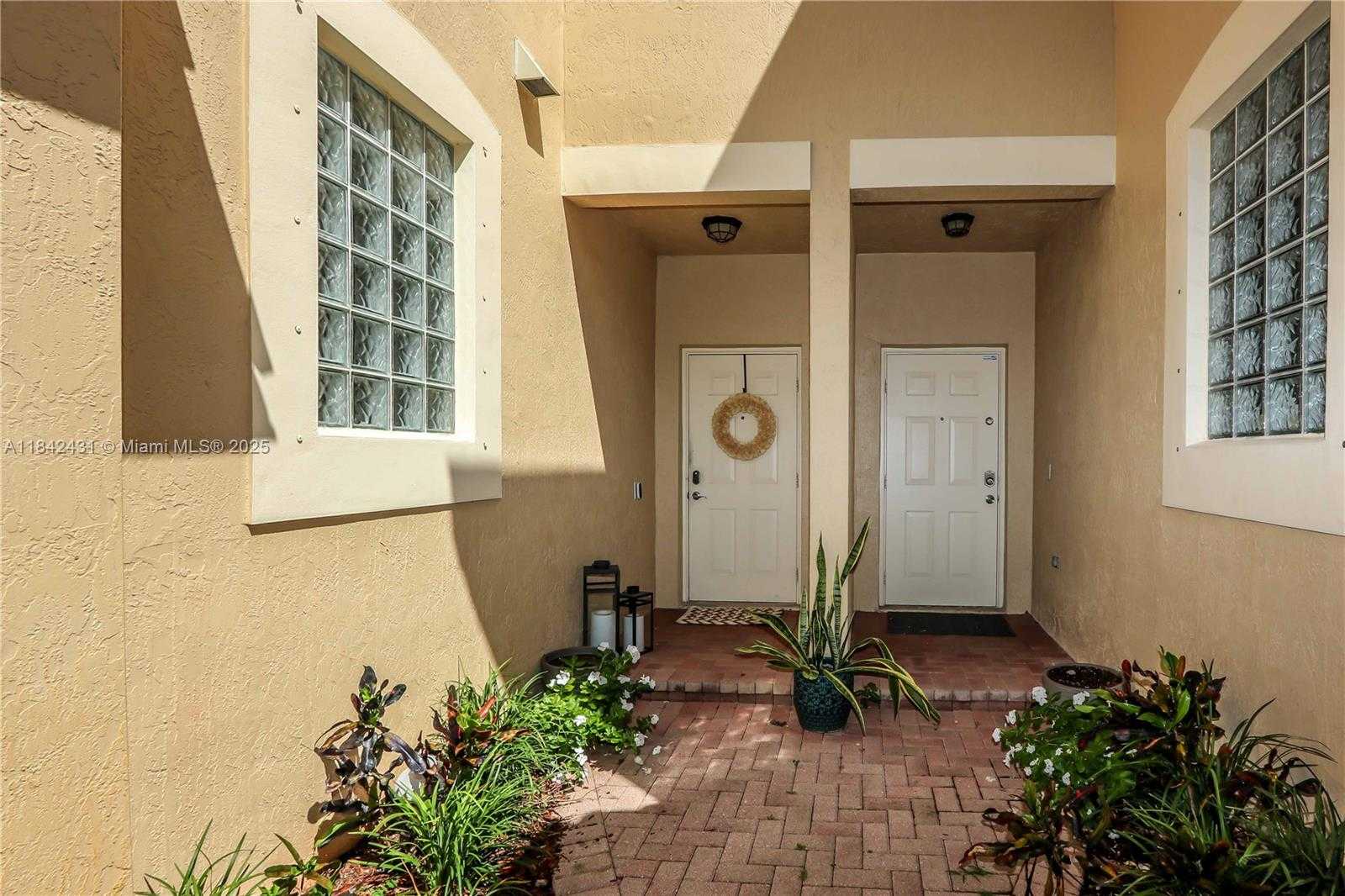 Small Image of 4333 VINEYARD CIR, Weston Number 25