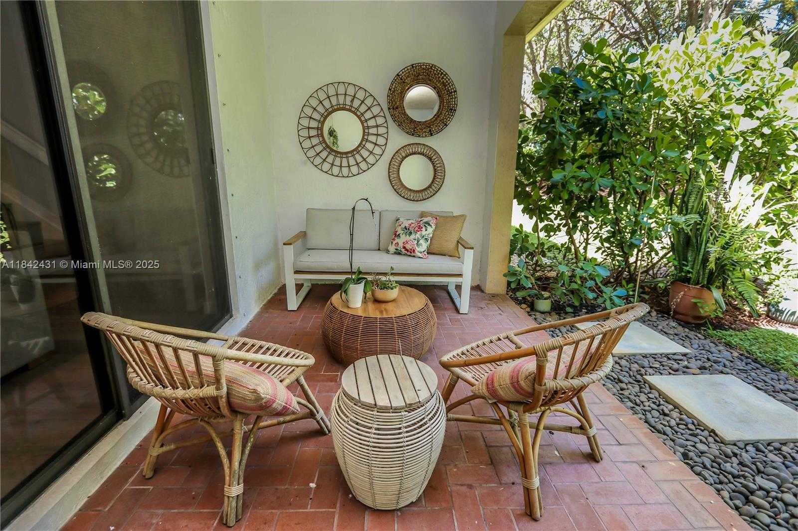 Small Image of 4333 VINEYARD CIR, Weston Number 26