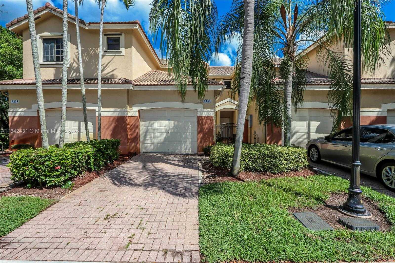 Small Image of 4333 VINEYARD CIR, Weston Number 28