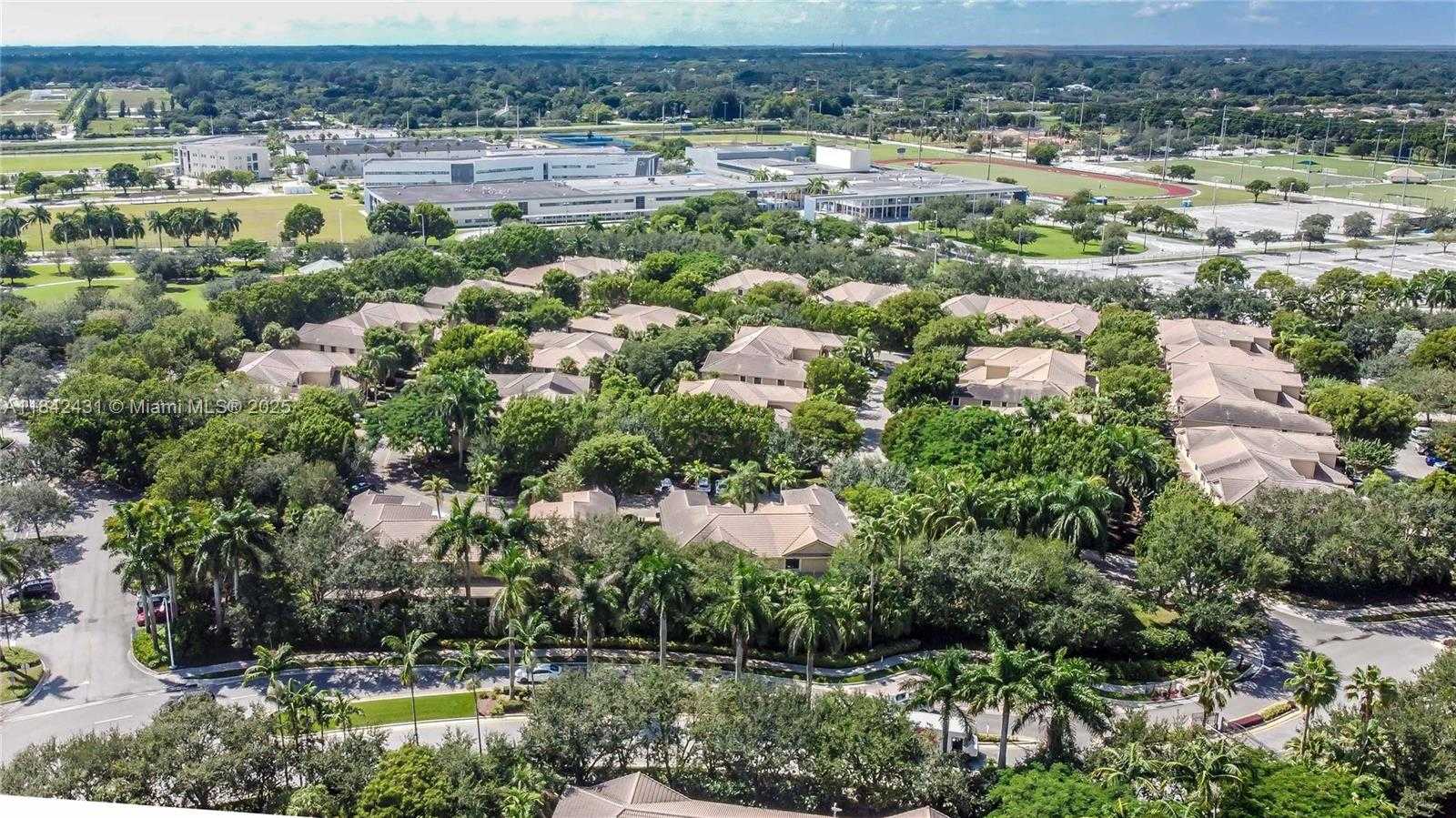 Small Image of 4333 VINEYARD CIR, Weston Number 31
