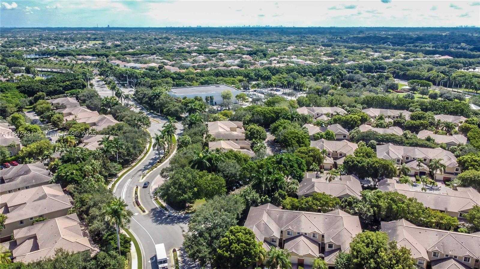 Small Image of 4333 VINEYARD CIR, Weston Number 33
