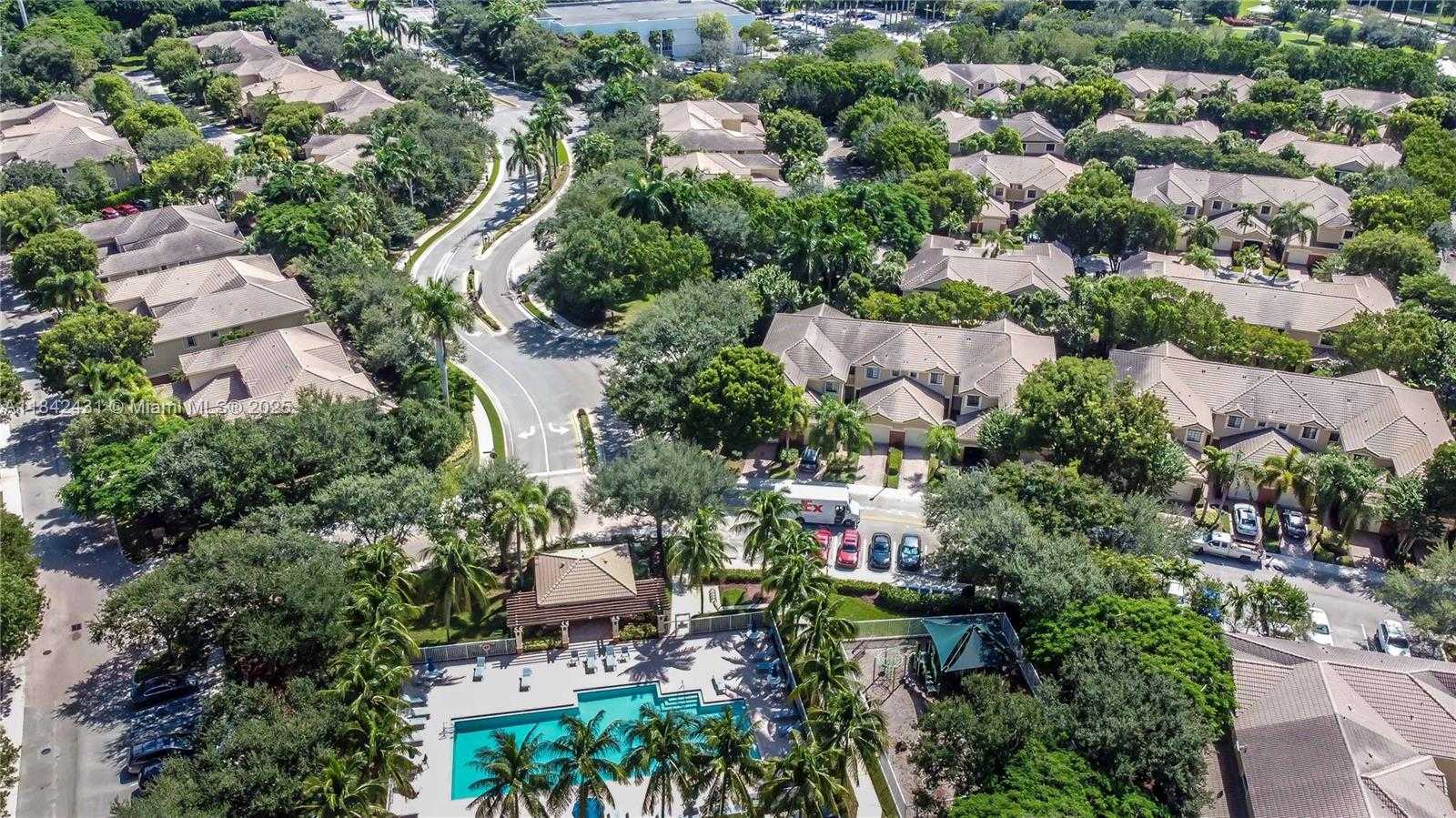 Small Image of 4333 VINEYARD CIR, Weston Number 34