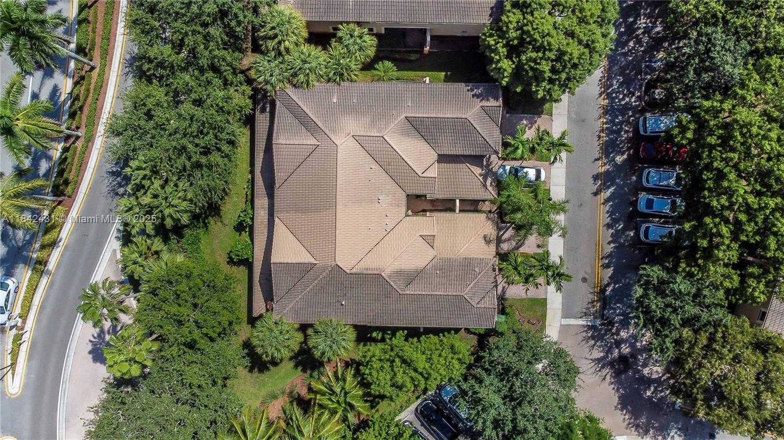 Small Image of 4333 VINEYARD CIR, Weston Number 35
