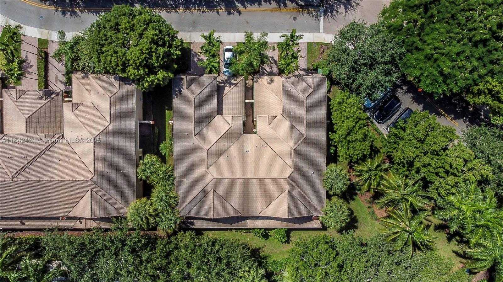 Small Image of 4333 VINEYARD CIR, Weston Number 36