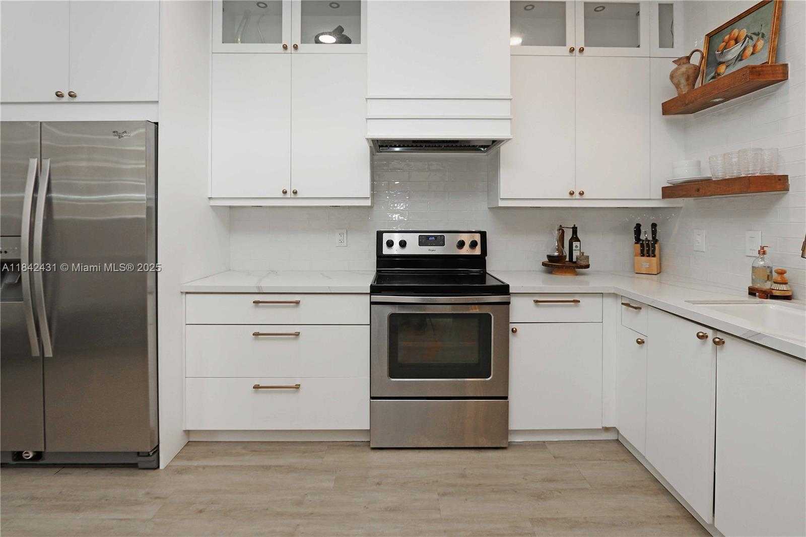 Small Image of 4333 VINEYARD CIR, Weston Number 8
