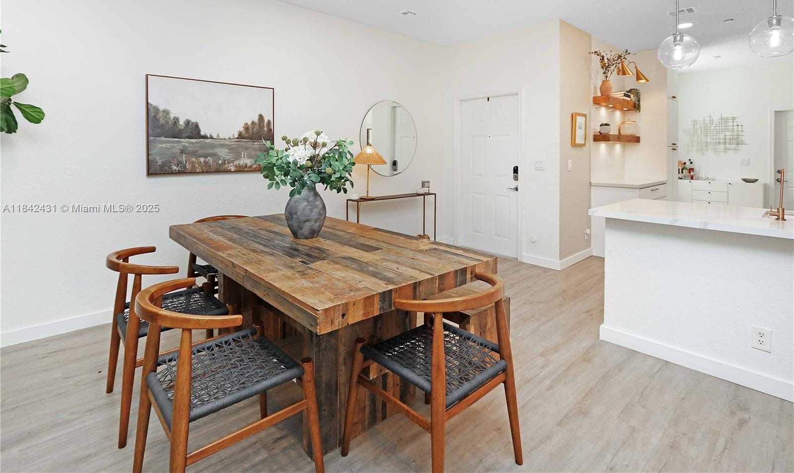 Small Image of 4333 VINEYARD CIR, Weston Number 9