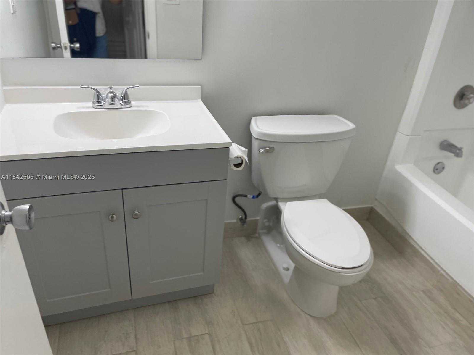 Small Image of 14221 NORTH KENDALL DR #209C, Miami Number 11