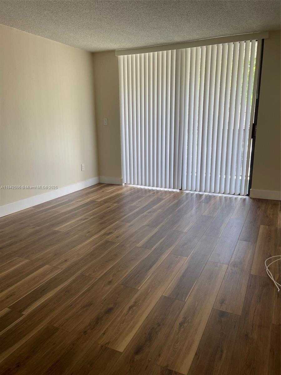 Small Image of 14221 NORTH KENDALL DR #209C, Miami Number 19